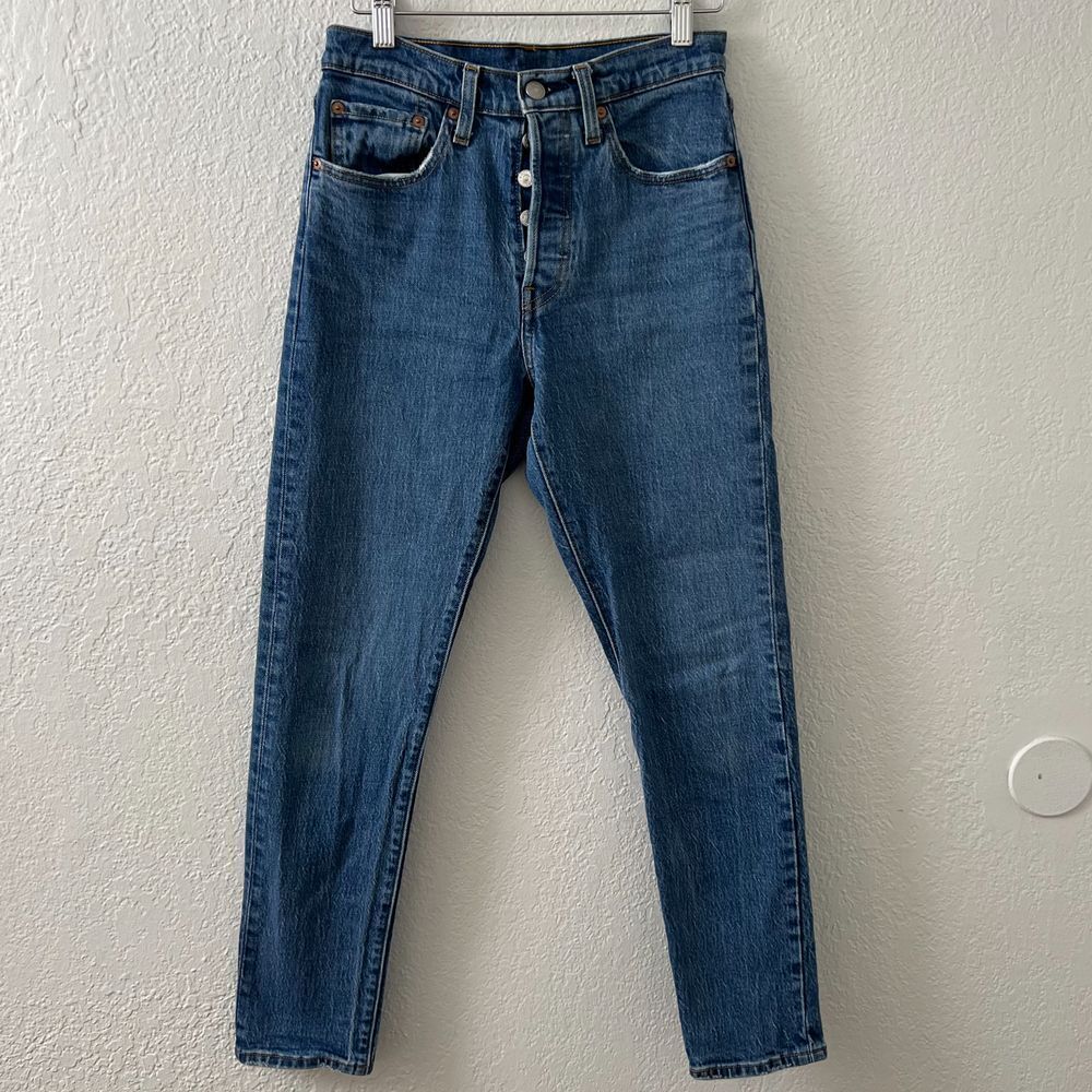 Levi 501 Women's 26/28 Skinny Button‎ Fly Med Wash Jeans